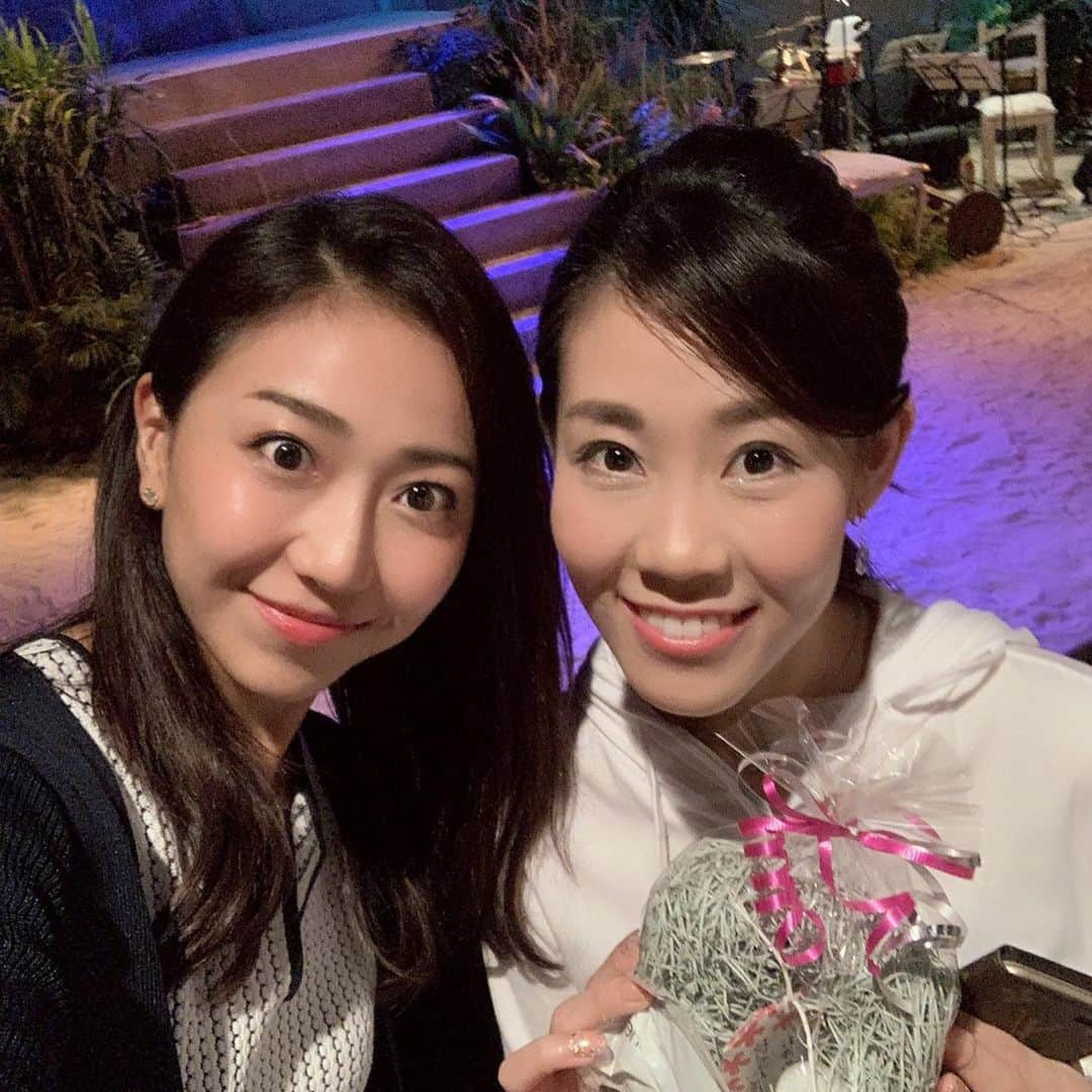 菜那くららさんのインスタグラム写真 - (菜那くららInstagram)「＊﻿ 「人魚姫」無事に千秋楽を迎え﻿ 全14公演が終了しました🧜‍♀️‼️﻿ ﻿ 劇場まで足を運んで下さった皆さま、﻿ インスタにメッセージを下さった皆さま、﻿ 本当にありがとうございました✨﻿ 皆さまから頂く言葉がパワーになり﻿ 10日間の公演を乗り切る事が出来ました😊❤️﻿ ﻿ 演出のヤストミさんが創り出す﻿ 「人魚姫」の世界✨﻿ 全てが本物で嘘の無い世界、﻿ 美しい中に環境問題へのメッセージ、﻿ ﻿ この作品に出会い﻿ 色々な事に気付かされました﻿ ﻿ そして﻿ 楽隊の皆さまの素晴らしい演奏にのせて﻿ 毎日、歌えて幸せでした😌🎶🍀﻿ ﻿ 新たな世界に出会い、新たな経験に感謝です﻿ ﻿ 本当にありがとうございました✨🧜‍♀️﻿ ﻿ ﻿ #人魚姫 #ノックノックス ﻿ #菜那くらら #歌﻿ 昨日6/30は #人魚の日 らしいです✨﻿ #感謝﻿ ﻿ #透水さらさ さんも観に来て下さいました💗﻿ ゆきえさん‼️ありがとうございました✨」7月1日 11時37分 - nana_kurara