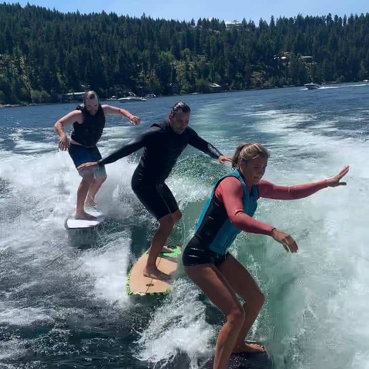 ビル・ランシックのインスタグラム：「Just a little triple #wakesurf on the @malibuboats #25LSV today with @tarahmik & @mattboles 🤙 What a wave! 🌊 🌊」