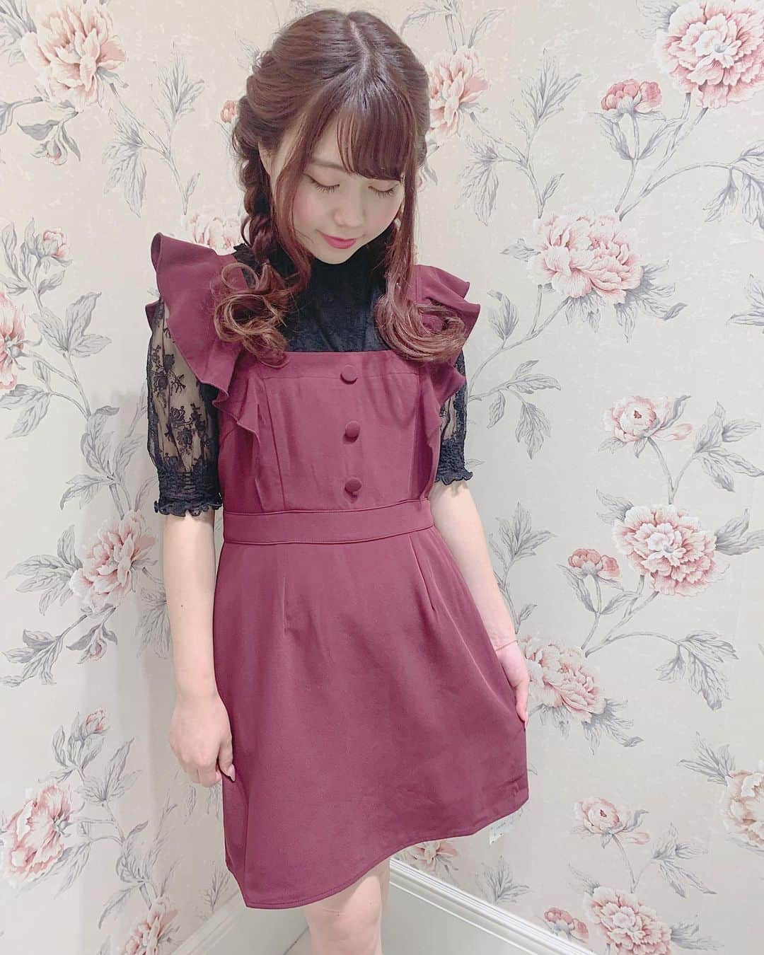 evelyn.coordinateさんのインスタグラム写真 - (evelyn.coordinateInstagram)「. . evelyn 2019 AW Collection🍇 . 新宿店先行発売日中！ . ボルドーカラーが秋らしいワンピース♡ . ショルダー部分の大きなフリルがポイントです︎︎☁︎︎*. . フリルサロペット BD/IGY/BK ¥6,900+tax 五分袖シャーリングレース OW/BK ¥4,500+tax . . #evelyn #newarrival #2019 #aw #collection」7月1日 11時53分 - evelyn.coordinate