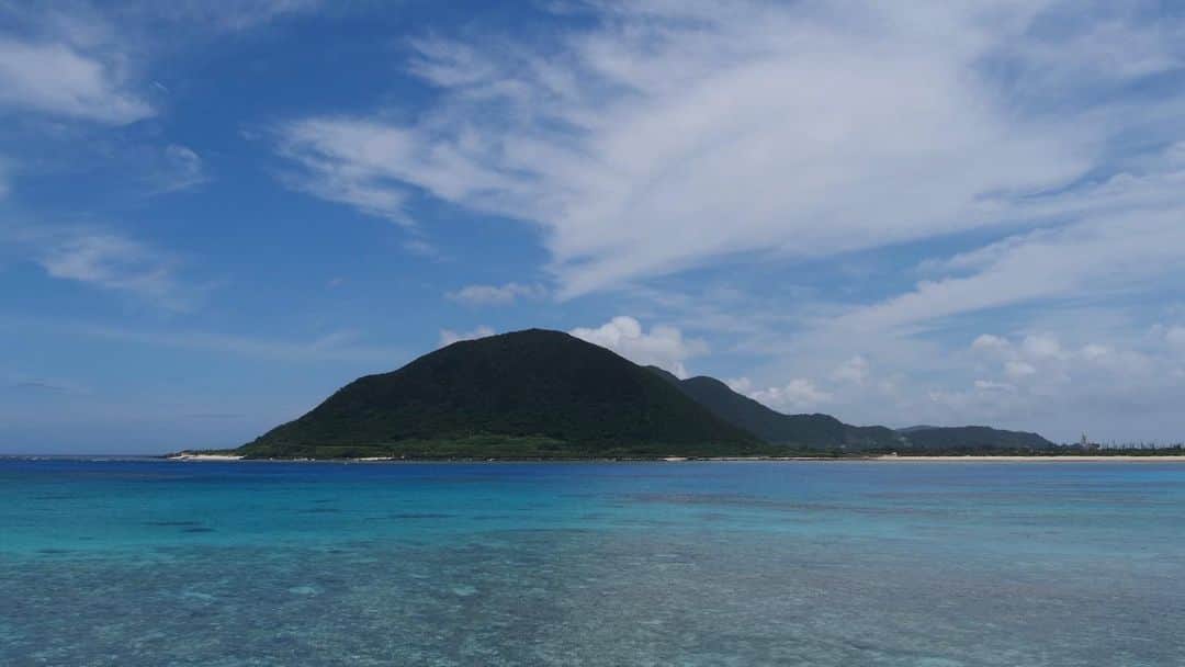 宇野陽介さんのインスタグラム写真 - (宇野陽介Instagram)「伊平屋島。凄く綺麗で、パワーに満ちた素晴らしい島でした。感謝。 #沖縄 #伊平屋島 #bmx #撮影 #写真 #blue #海 #aresbikes ＃photo #島」7月1日 12時00分 - yorkuno