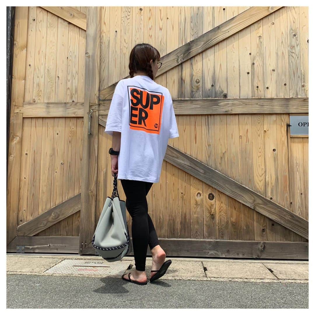 _coco_m23のインスタグラム：「☑︎コーディネート Tシャツ→韓国で購入 レギンス→UNIQLO  サンダル→h&m 時計→G-SHOCK バッグ→ Donnaruma ✴︎ ✴︎ ✴︎ #コーディネート #ootd #カジュアル #カジュアルコーデ  #プチプラ #プチプラコーデ  #韓国購入品  #韓国コーデ  #レギンスコーデ  #レギンス」