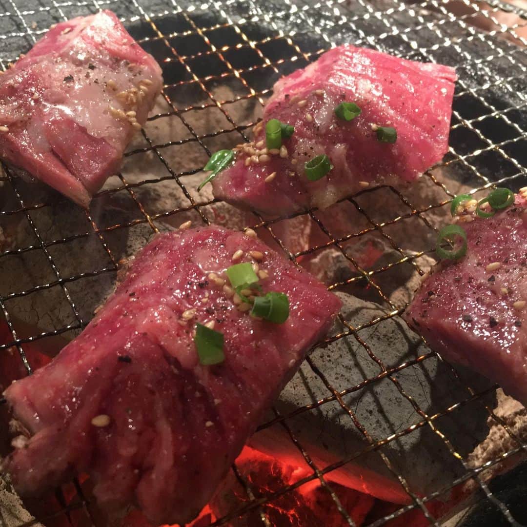 山本愛子さんのインスタグラム写真 - (山本愛子Instagram)「昨日は祥子ちゃんと、同じ事務所の早川真理恵ちゃんとお肉会♡  楽しかったー！✨ 月1ペースで集まりたい♪  美女とお肉は最高の組み合わせ笑♡  #焼肉 #美女 #肉」7月1日 12時02分 - aikoyade1219