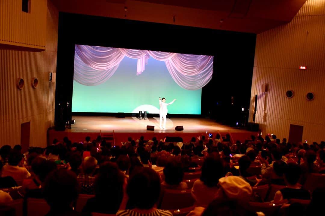 中澤卓也さんのインスタグラム写真 - (中澤卓也Instagram)「さて昨日から兵庫県に来ております、昨日は姫路市にて歌のステージ🎤ありがとうございました！今日はこれからカラオケ喫茶さんを巡りますよ！行ってきます😁👍 #兵庫県姫路市 #歌のステージ #感謝 #今日も歌います #カラオケ喫茶 #行ってきます #茜色の恋 #中澤卓也」7月1日 12時16分 - takuya_nakazawa.118