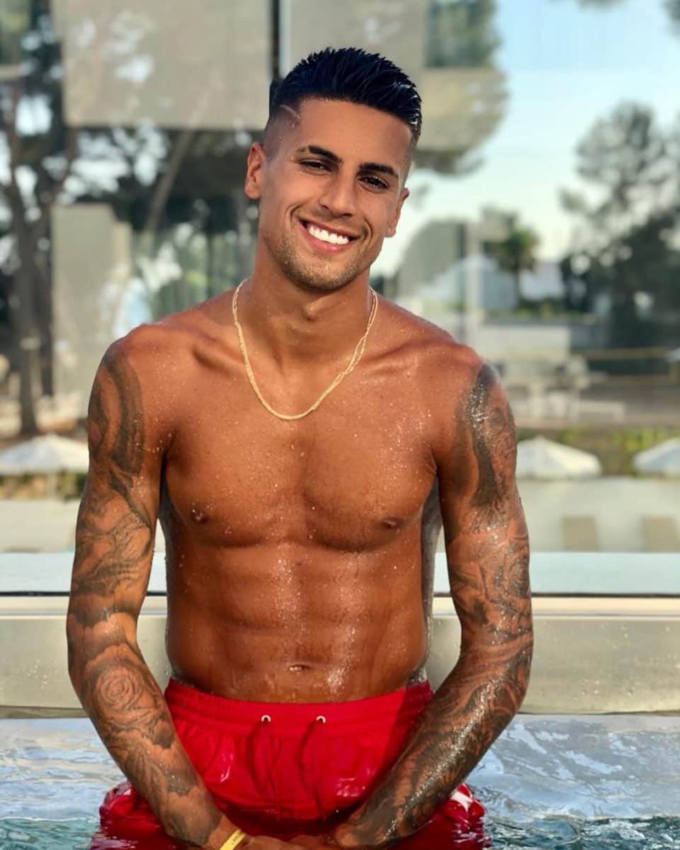 ジョアン・カンセロのインスタグラム：「‘O segredo do meu sorriso está na força do meu caráter.’ 🌟 #mommyblessme」