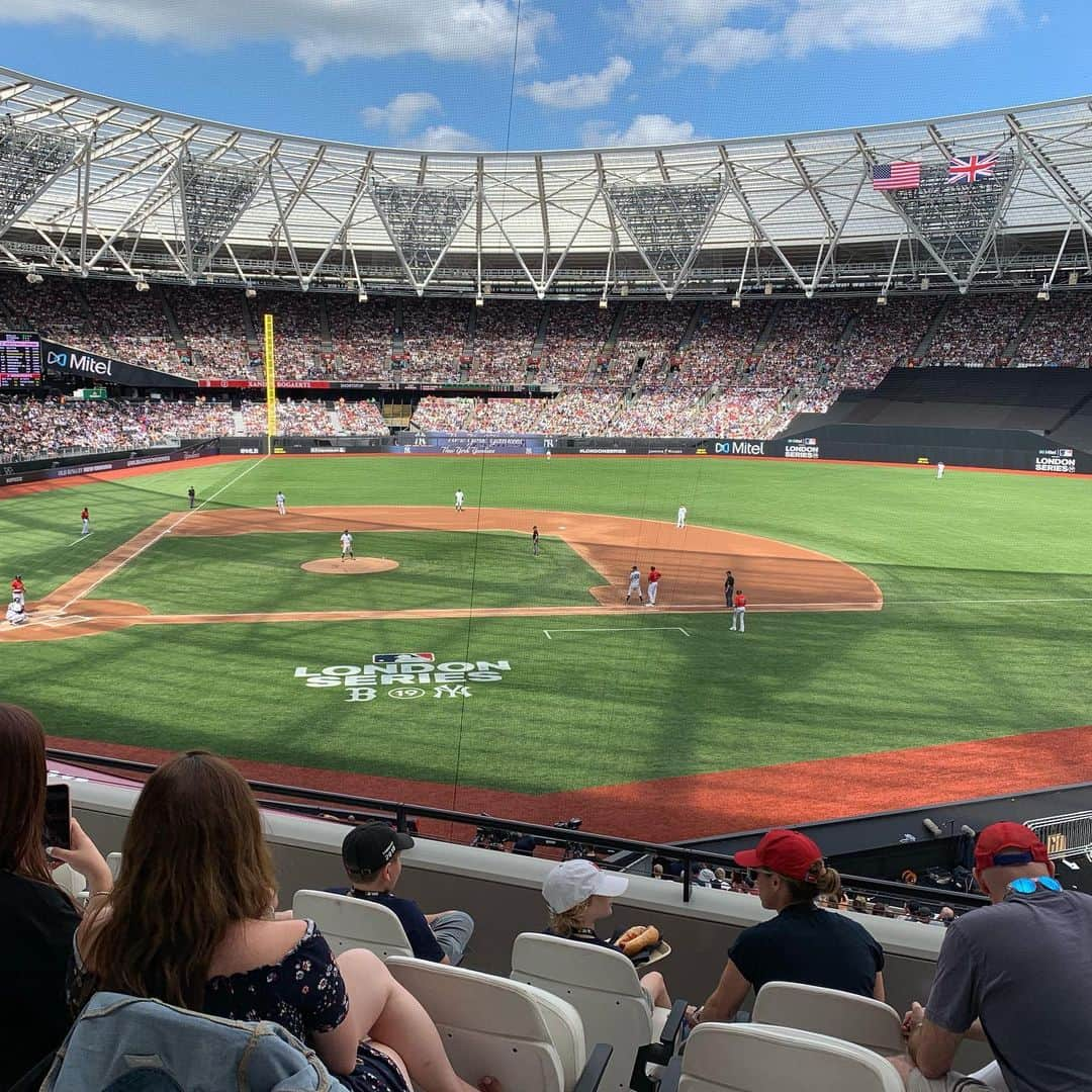 アスミル・ベゴヴィッチさんのインスタグラム写真 - (アスミル・ベゴヴィッチInstagram)「Amazing day watching the @yankees and @redsox in the @mlblondonseries! @nedjad_is_m @michaelsterne @capitalsportmanagement」7月1日 3時39分 - asmir1