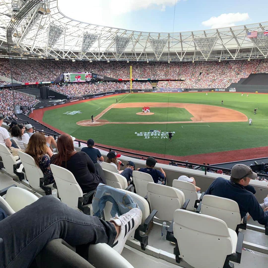 アスミル・ベゴヴィッチさんのインスタグラム写真 - (アスミル・ベゴヴィッチInstagram)「Amazing day watching the @yankees and @redsox in the @mlblondonseries! @nedjad_is_m @michaelsterne @capitalsportmanagement」7月1日 3時39分 - asmir1