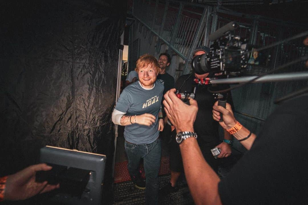 エド・シーランさんのインスタグラム写真 - (エド・シーランInstagram)「Klagenfurt night #2 📸 @zakarywalters #dividetour」7月1日 3時42分 - teddysphotos