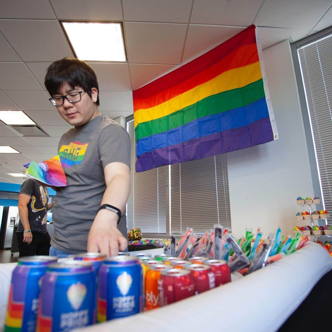 スレッジハンマー・ゲームズさんのインスタグラム写真 - (スレッジハンマー・ゲームズInstagram)「Today is #SFPride! Our studio celebrated Pride in style this past Friday. Here are some highlights from our Pride event 🏳️‍🌈」7月1日 3時59分 - sledgehammergames