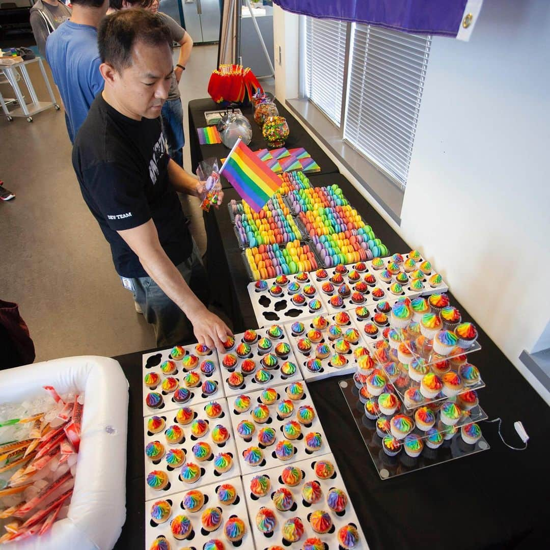 スレッジハンマー・ゲームズさんのインスタグラム写真 - (スレッジハンマー・ゲームズInstagram)「Today is #SFPride! Our studio celebrated Pride in style this past Friday. Here are some highlights from our Pride event 🏳️‍🌈」7月1日 3時59分 - sledgehammergames