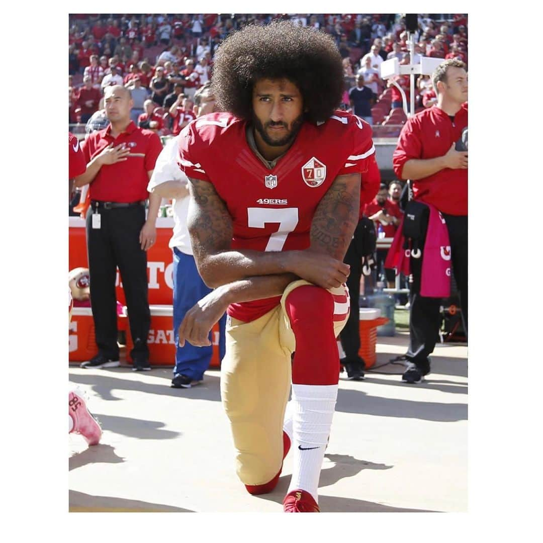 エブロ・ダーデンさんのインスタグラム写真 - (エブロ・ダーデンInstagram)「#Neverforget #ImWithKap — You know he knelt for Police Brutality & awareness of an unjust & racist American police system, right? Just a reminder.... enjoy your Sunday.」7月1日 4時08分 - oldmanebro