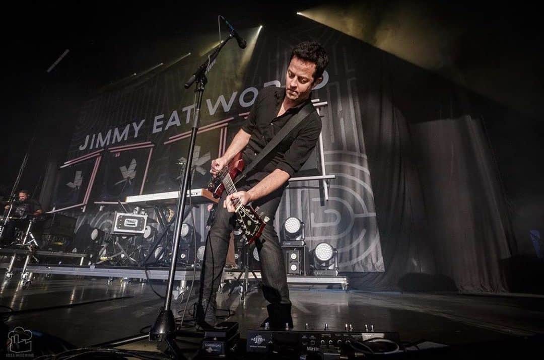 トム・リントンのインスタグラム：「Thanks for the cool shot @ideamachinestl! #Repost @ideamachinestl ・・・ I don’t think I’ll ever get tired of seeing @jimmyeatworld live...」