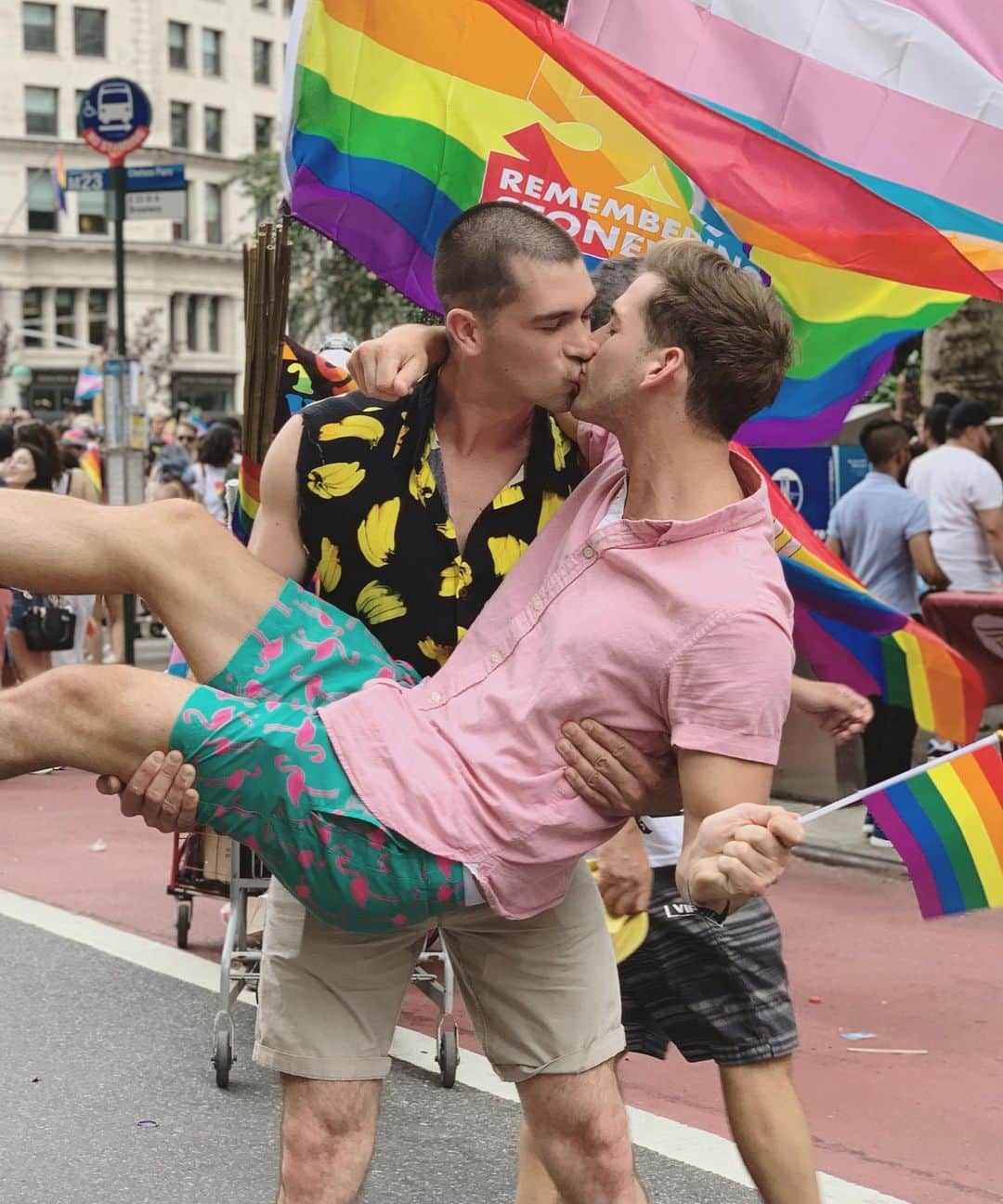 マックス・エマーソンさんのインスタグラム写真 - (マックス・エマーソンInstagram)「Happy Pride! I’ll be taking over @wilhelminamodels stories today with a #PrideGuide and hosting at @brokenshaker until 6pm. Check it out and come say hi! 📸@psad」7月1日 4時16分 - maxisms