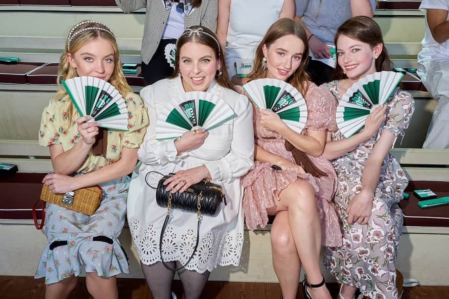 Miu Miuさんのインスタグラム写真 - (Miu MiuInstagram)「A summer’s afternoon at the races – #MiuMiu friends & family attend the #MiuMiuJockeyClub for the presentation of the #MiuMiuCroisiere20 collection.  #MiuMiuCelebrities #MiuMiu」7月1日 4時23分 - miumiu