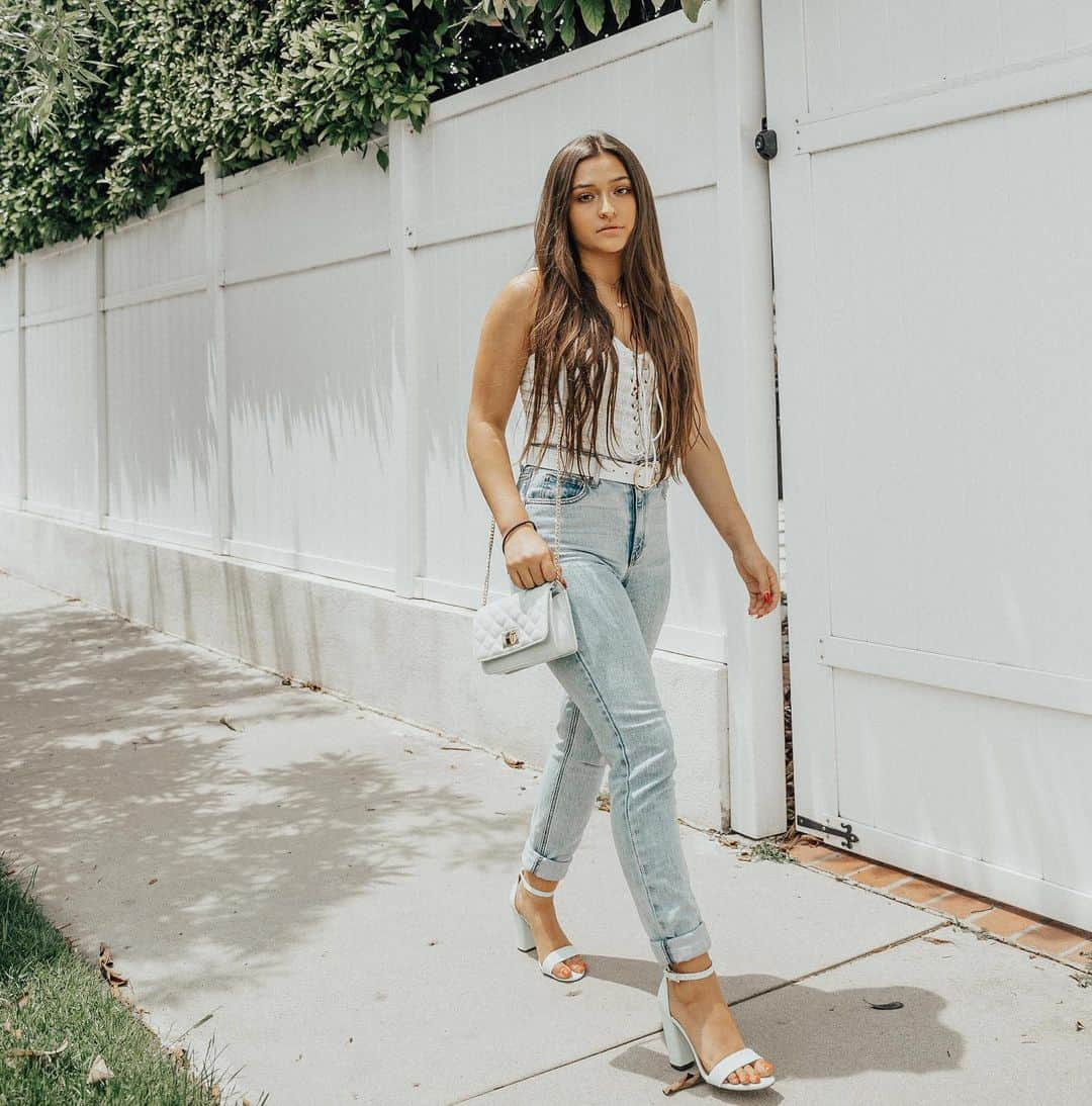 テイラー・グラブスさんのインスタグラム写真 - (テイラー・グラブスInstagram)「💐💐 shop this bodysuit from @sheinofficial  @shein_us http://bit.ly/2YIzf5W ID:713844 CODE: Q3teilorgrubbs15 for 15% off #shein #sheingals」7月1日 4時34分 - teilorgrubbs