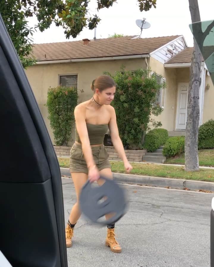 Hannah Stockingのインスタグラム：「ROAD RAGE @adamw (who else drives like this?)」