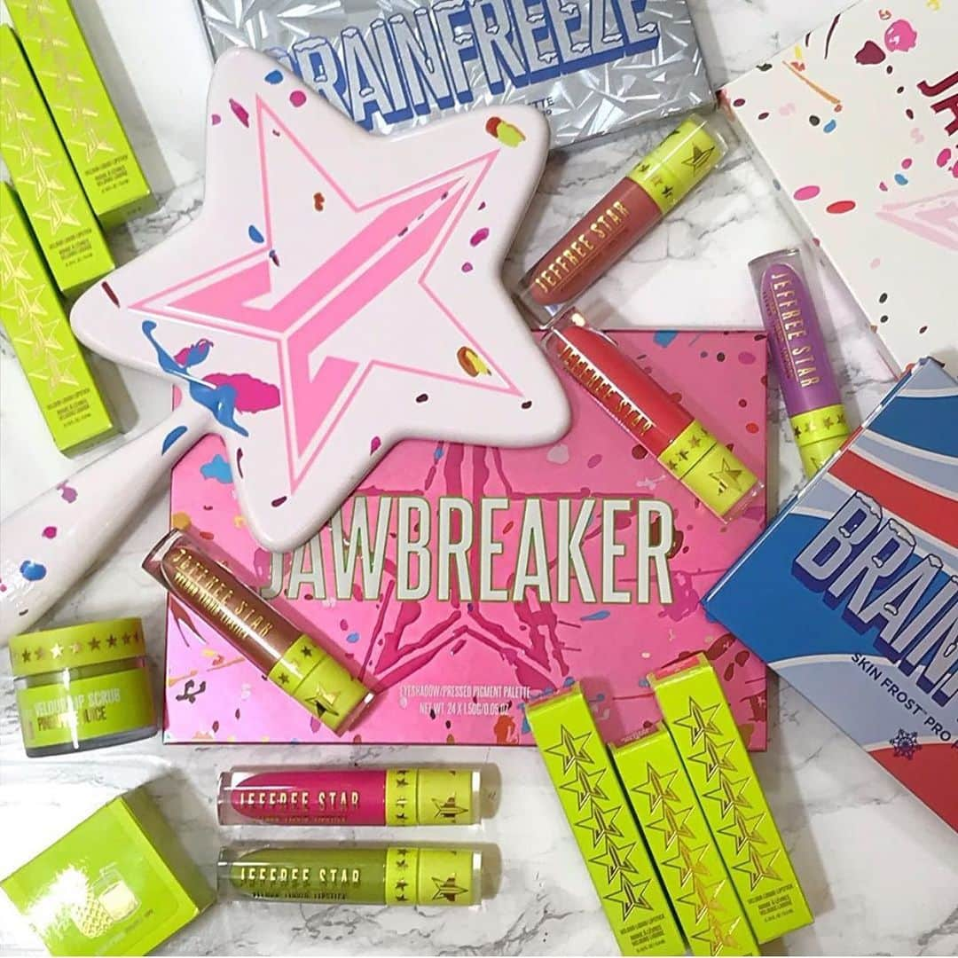 Jeffree Star Cosmeticsさんのインスタグラム写真 - (Jeffree Star CosmeticsInstagram)「The #JAWBREAKER Collection has officially taken over summer!!! 💚 Keep it bright and cute with neon hues and vibrant out of this world shades 🍭 #jeffreestarcosmetics #jawbreakerpalette photo by: @claudiagomesx」7月1日 4時50分 - jeffreestarcosmetics