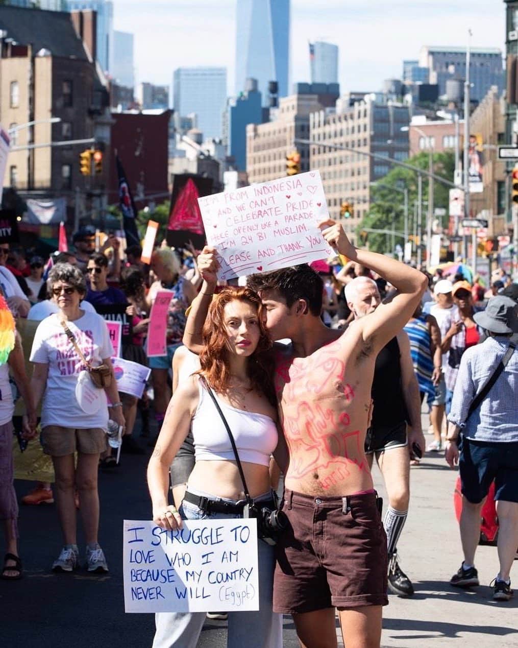 Vogueさんのインスタグラム写真 - (VogueInstagram)「Today’s Queer Liberation March in New York City included attendees from all over the globe. #Pride. Photographed by @ryanmcginleystudios」7月1日 5時04分 - voguemagazine