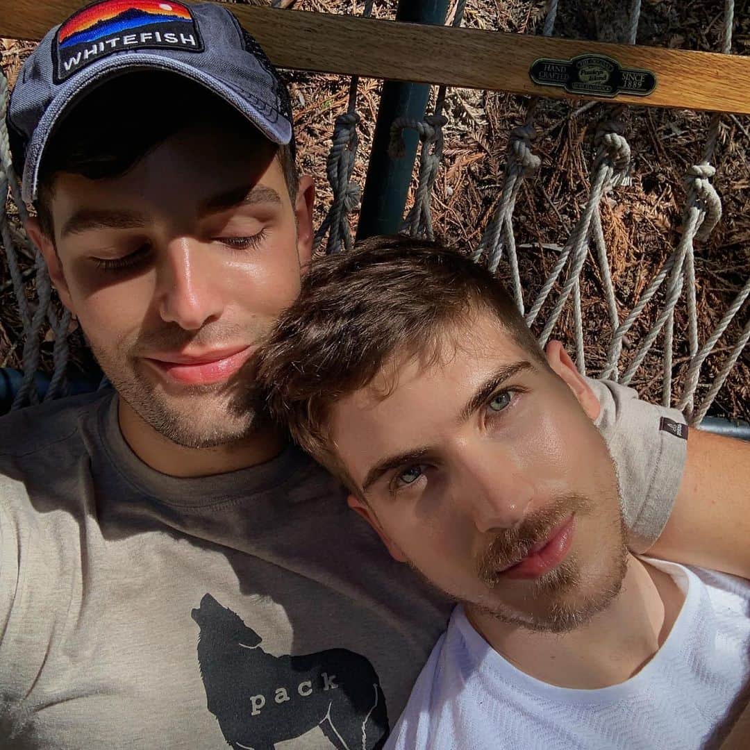 ジョーイ・グレーセッファのインスタグラム：「Found a cute boy in the woods to cuddle up with 🌲😍」