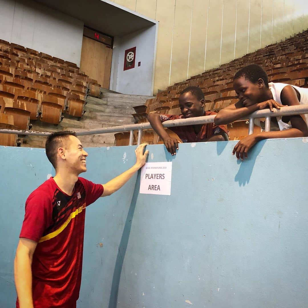 のインスタグラム：「These trips are always humbling. Blessed that my sport has taken me all over the world. These kids have the bare minimum equipment to play badminton but are so inspired by all the international players that came to compete!」