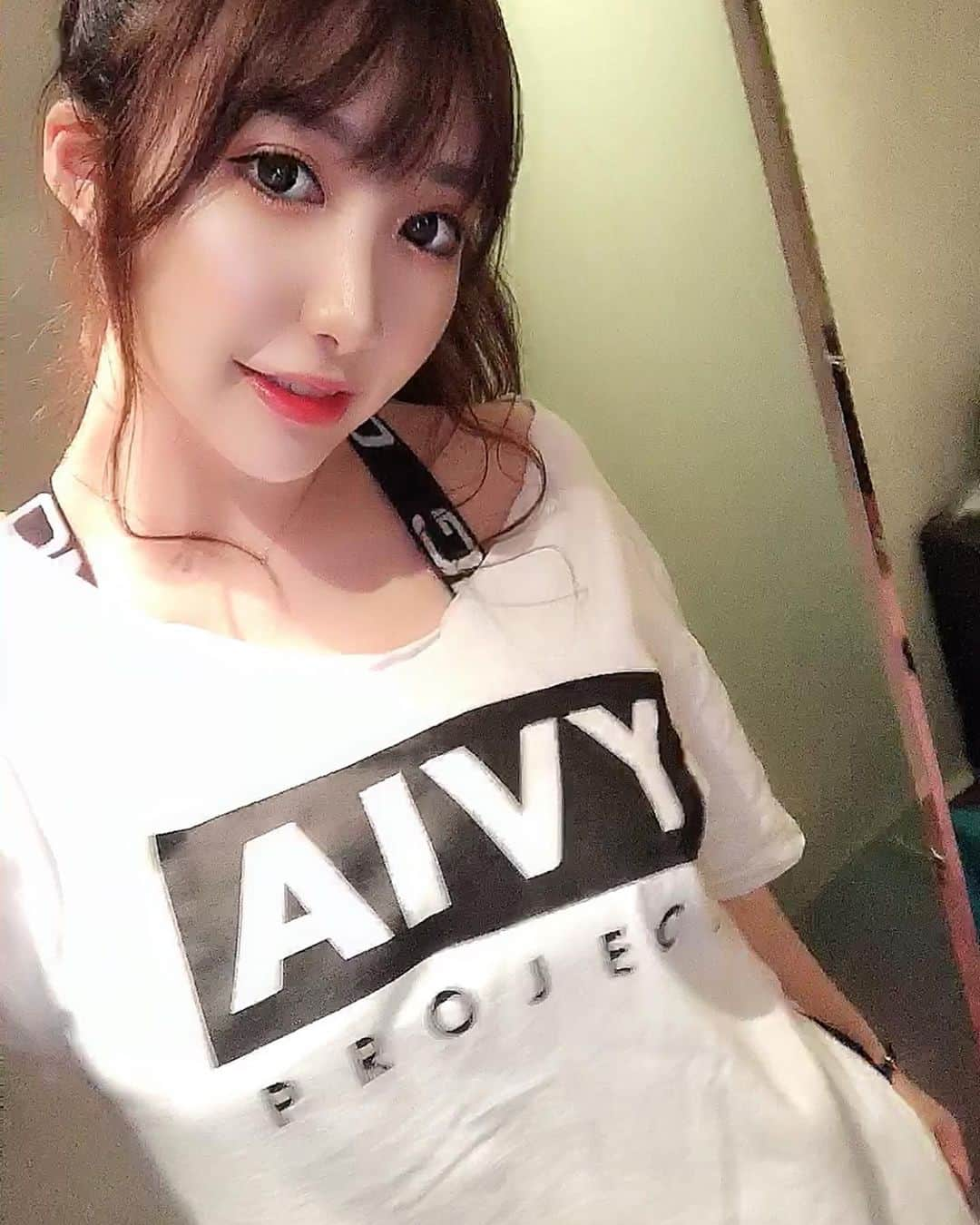 若月みいなさんのインスタグラム写真 - (若月みいなInstagram)「AiVyステージ衣装🖤🎶 #hongkong  #香港  #daac  #AiVy  #衣装  #dance」7月1日 5時13分 - wakatsuki_cmore