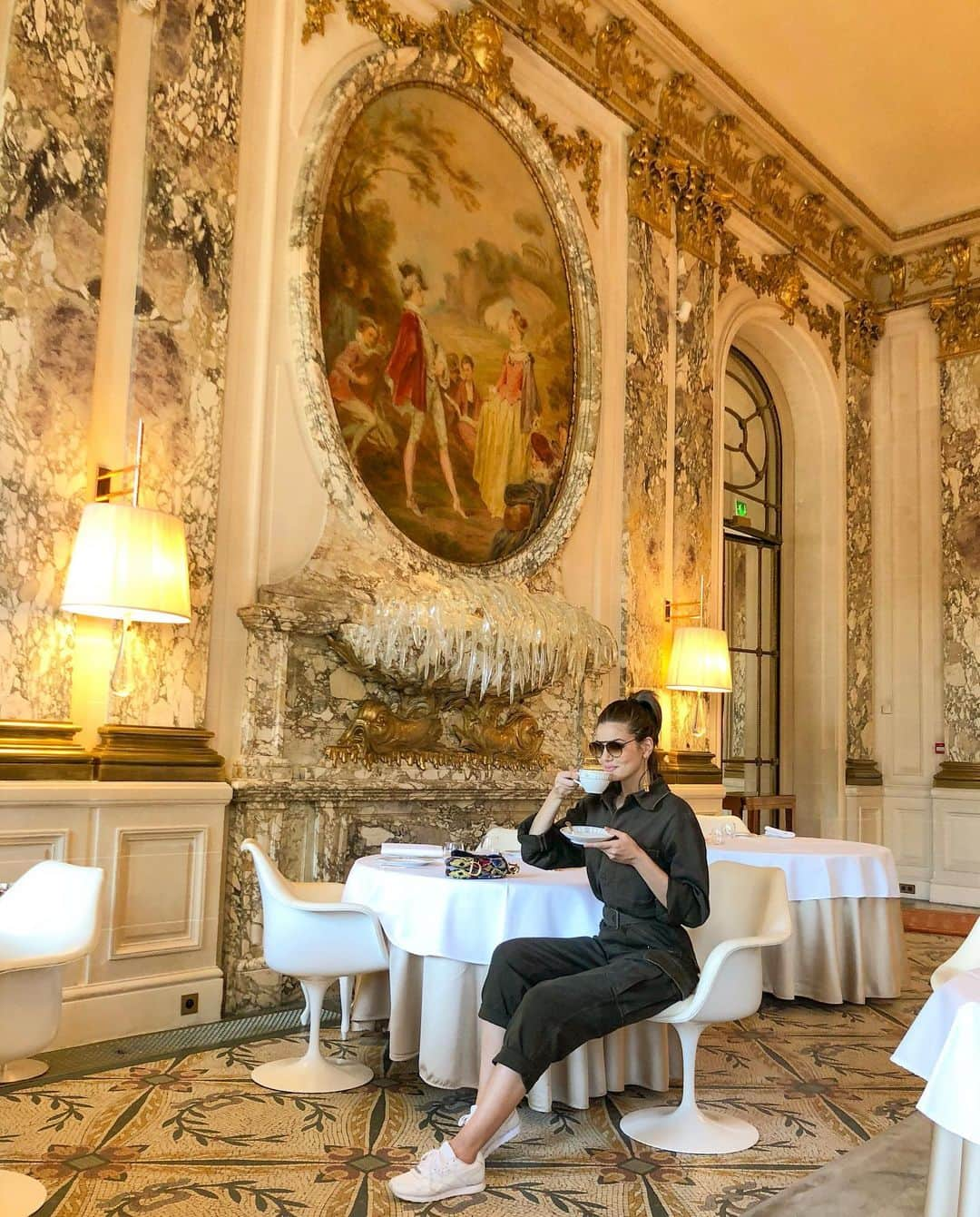 Camila Queirozさんのインスタグラム写真 - (Camila QueirozInstagram)「Um simples café da tarde em Paris ☕️ @lemeuriceparis (ContemIronia)」7月1日 5時09分 - camilaqueiroz