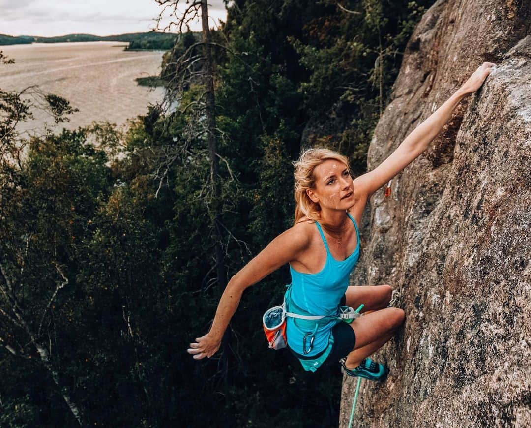 マチルダ・セーデルルンドさんのインスタグラム写真 - (マチルダ・セーデルルンドInstagram)「I love Swedish summer 💙 Happy to be spending a couple of weeks at home. Training is in full swing 🤩 photo by @mikaelwiderberg  Någon som vet vilken led detta är? 😊」7月1日 5時16分 - matilda_soderlund