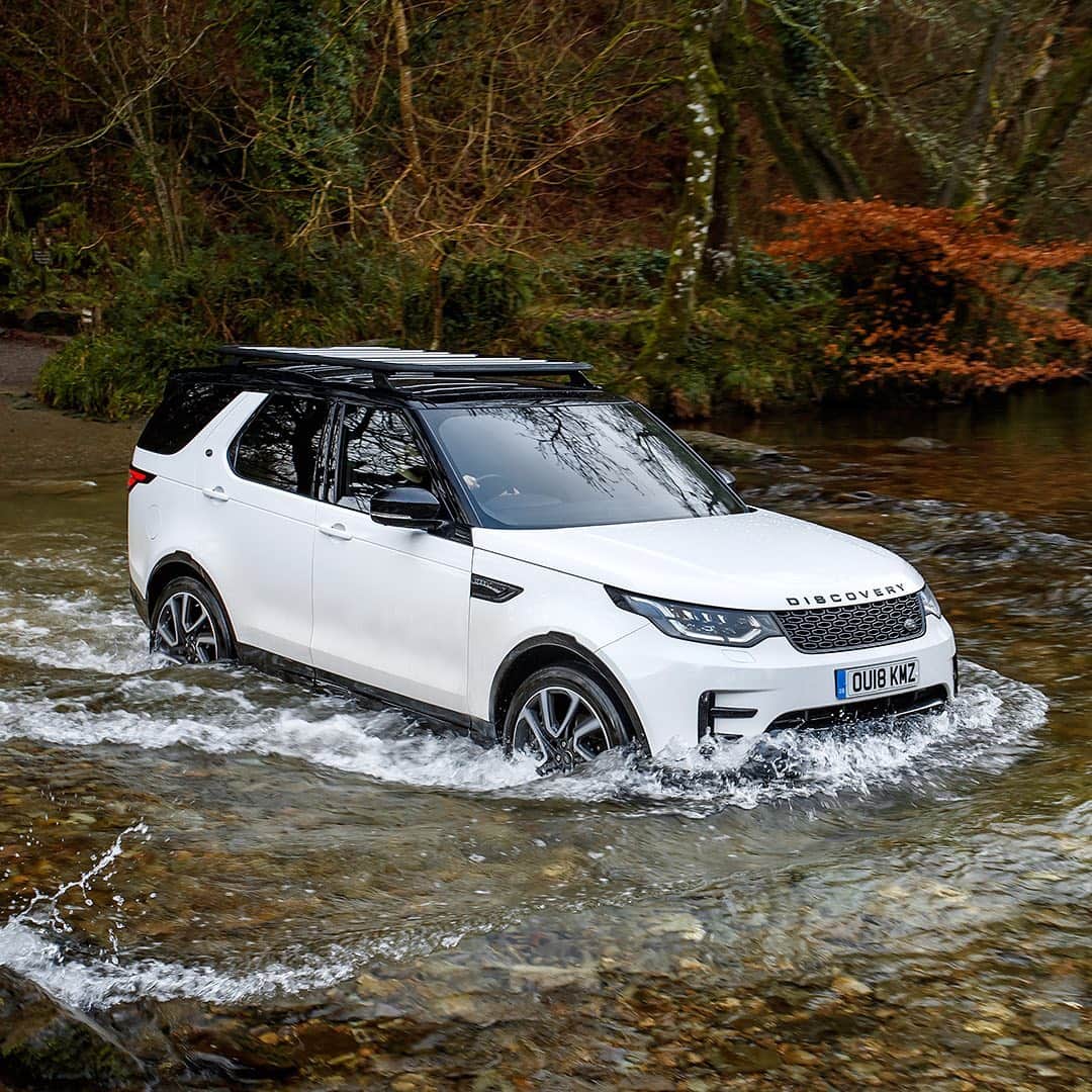 Land Roverさんのインスタグラム写真 - (Land RoverInstagram)「Wade Sensing technology on the #LandRover #Discovery lets you cross with confidence, even when you're deep in your travels. Search "Land Rover Discovery technologies" to explore.  #4x4 #Adventure #Carsofinstagram #Cars #Car #AutomotiveDesign #Instacar #SUV #CarLifestyle #Adventure #Adventuring #Wading #RiverCrossing」7月1日 5時31分 - landrover