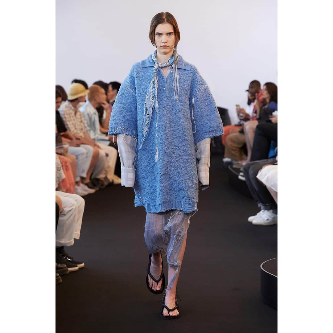 Acne Studiosさんのインスタグラム写真 - (Acne StudiosInstagram)「Introducing #AcneStudios Women’s Spring/Summer 2020. Layered looks contrast fabrics, textures and sensibilities.」7月1日 5時37分 - acnestudios