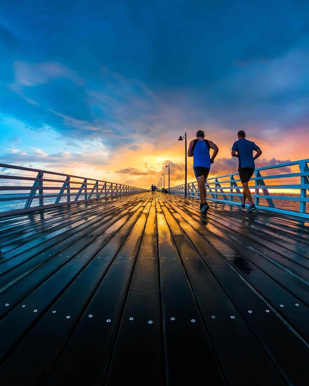 goproさんのインスタグラム写真 - (goproInstagram)「Photo of the Day: Running away from Monday. @shipwreckphotography used #GoProHERO7 Black to capture the colors of a sunset in #Brisbane. • • • @GoProANZ #GoProANZ #GoProTravel #TripOn #GoPro #Australia #Runners」7月1日 5時46分 - gopro
