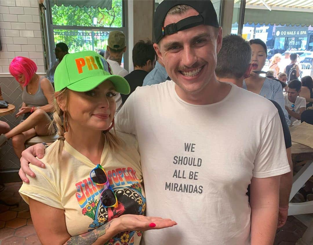 ミランダ・ランバートさんのインスタグラム写真 - (ミランダ・ランバートInstagram)「Happy Pride Y’all! 🌈 #family #ally #worldpridenyc」7月1日 5時51分 - mirandalambert