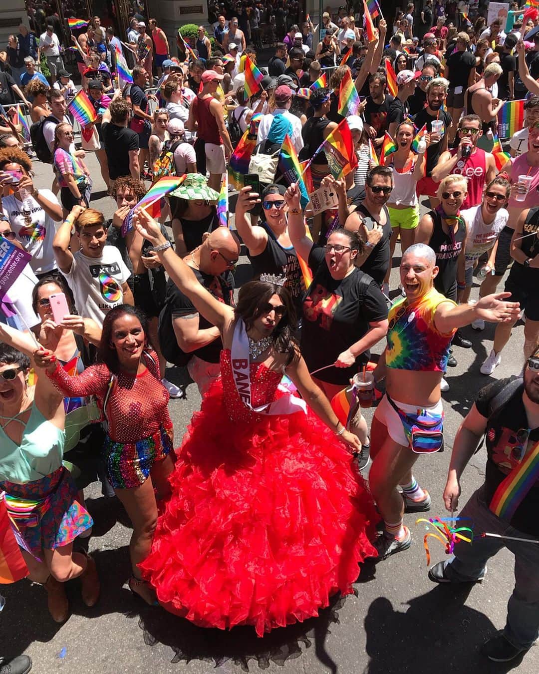 ヴァネッサ・ウィリアムスさんのインスタグラム写真 - (ヴァネッサ・ウィリアムスInstagram)「Happy World Pride 2019 today!! The NYC parade was exhilaratingly colorful, joyous and prideful 🏳️‍🌈 Thanks to @1035ktu for inviting me to sing my music all day long on the float #worldpridenyc #stonewall50」7月1日 6時06分 - vanessawilliamsofficial