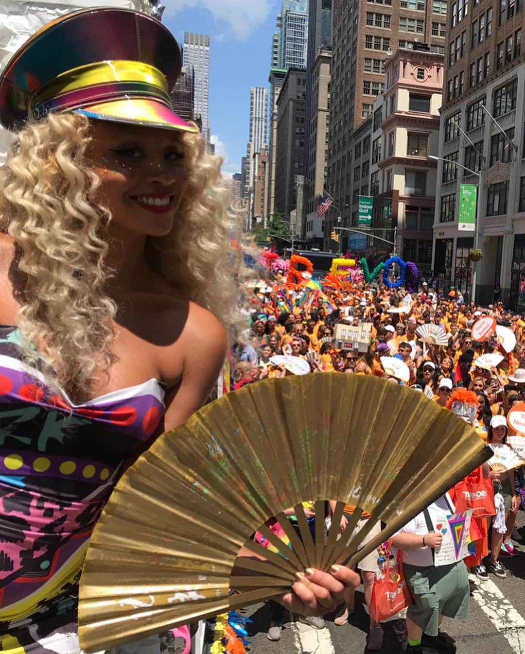 ヴァネッサ・ウィリアムスさんのインスタグラム写真 - (ヴァネッサ・ウィリアムスInstagram)「Happy World Pride 2019 today!! The NYC parade was exhilaratingly colorful, joyous and prideful 🏳️‍🌈 Thanks to @1035ktu for inviting me to sing my music all day long on the float #worldpridenyc #stonewall50」7月1日 6時06分 - vanessawilliamsofficial