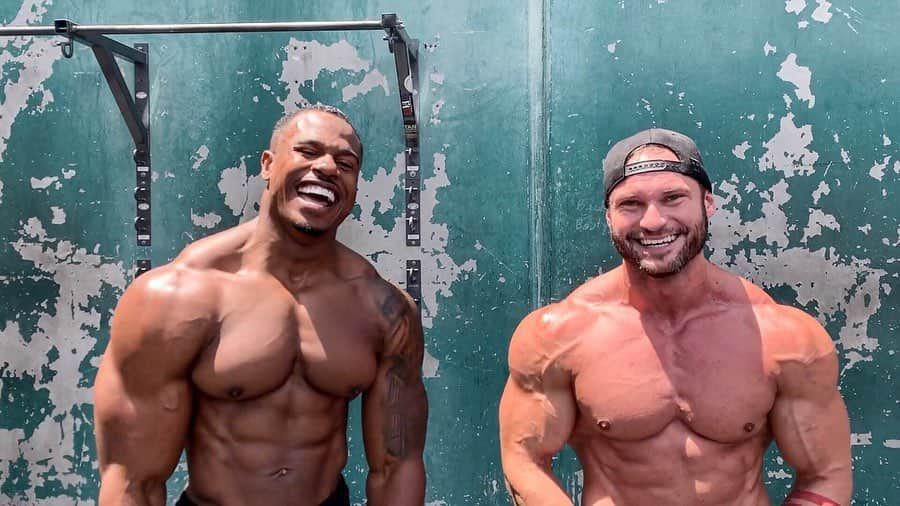 Simeon Pandaさんのインスタグラム写真 - (Simeon PandaInstagram)「Outdoor Shoulders Routine with @tavicastro 🔥👉🏾 Link in bio | Make sure you subscribe:⁣⁣⁣ ⁣⁣⁣ 🎥 YouTube.com/simeonpanda⁣⁣⁣⁣⁣⁣⁣⁣ 🎥 YouTube.com/simeonpanda⁣⁣⁣⁣⁣⁣⁣⁣ 🎥 YouTube.com/simeonpanda ⁣⁣⁣⁣⁣⁣⁣⁣ ⁣⁣⁣⁣⁣⁣⁣⁣ 📲 You can download my full training routines at SIMEONPANDA.COM⁣⁣⁣⁣⁣⁣⁣⁣ ⁣⁣⁣⁣ ⁣⁣」7月1日 5時59分 - simeonpanda