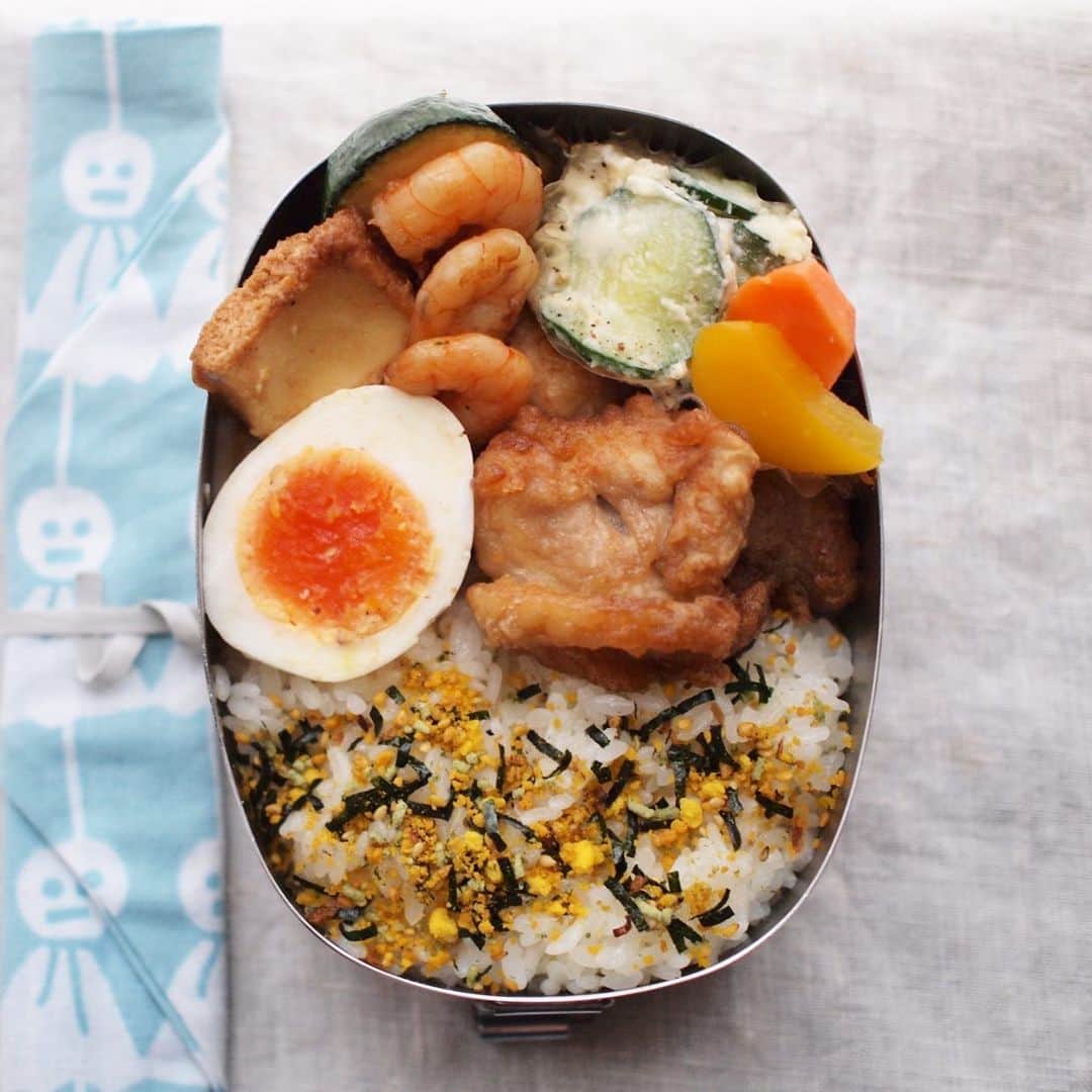 のインスタグラム：「07.01 から揚げ弁当  #roco弁 #お弁当 #高校生弁当 #高1男子弁当 #obento #bento #sensedemasaki #手ぬぐい #箸入れ」