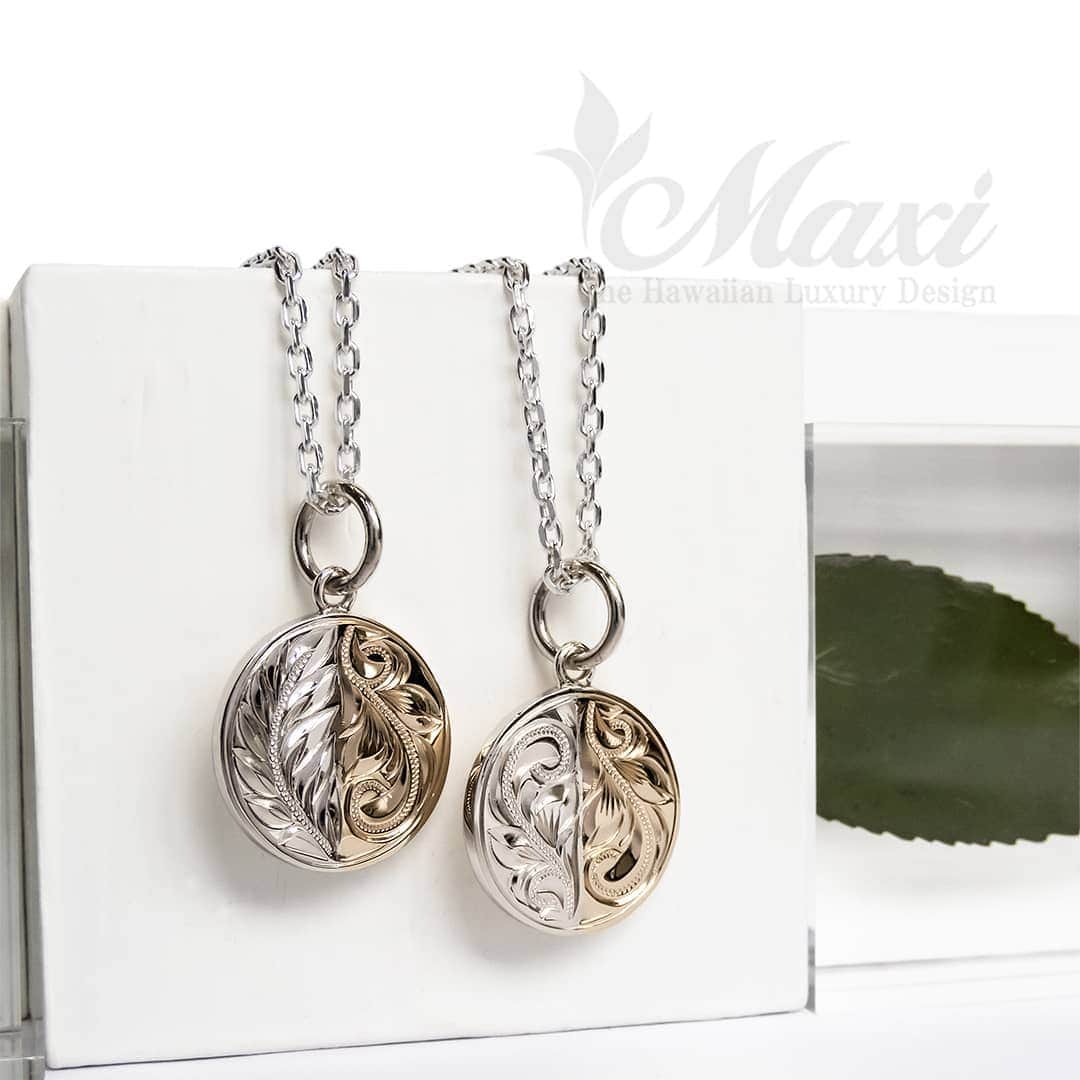 Maxi Hawaiian Jewelryさんのインスタグラム写真 - (Maxi Hawaiian JewelryInstagram)「Half and half round pendants engraved Hawaiian Old English design and Maile design🌞🌴🌞🌴🤙✨ #maxi #maxihawaiianjewelry #hawaiianjewelry #hawaiianheirloom #engraving #hawaii #hawaiian #pendant #halfandhalf #マキシ #マキシハワイアンジュエリー #ハワイアンジュエリー #ハワイ #ハワイアン #ペンダントトップ #ハーフアンドハーフ  @maxi_press」7月1日 6時13分 - maxi_japan_official