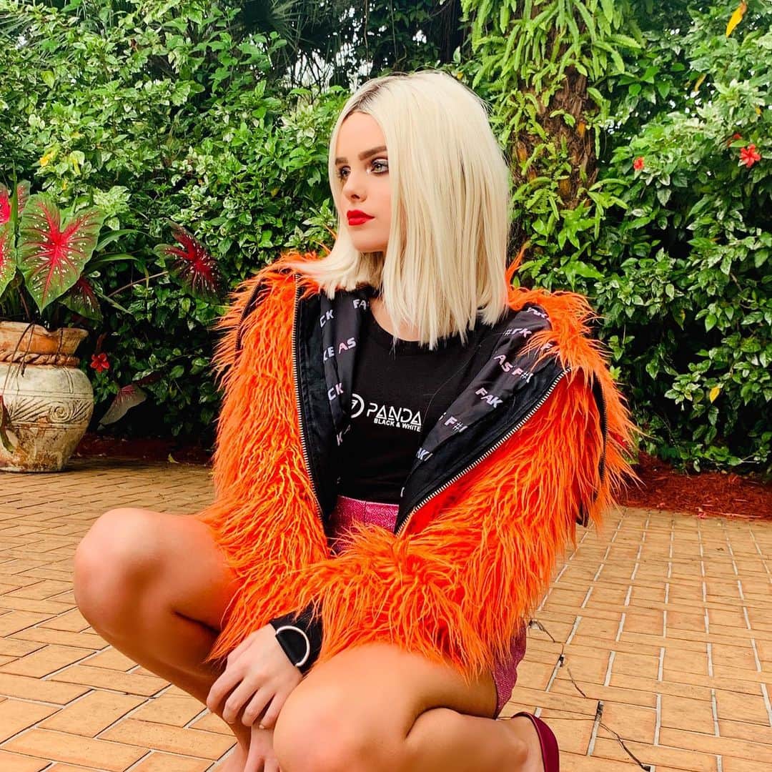 Mia Diazのインスタグラム：「Who’s that Girl? 🤷‍♀️ #miadiaz #dollskill #pandablackandwhite #dancemoms #bellamihair #dance #model #newlook #kyliejenner」