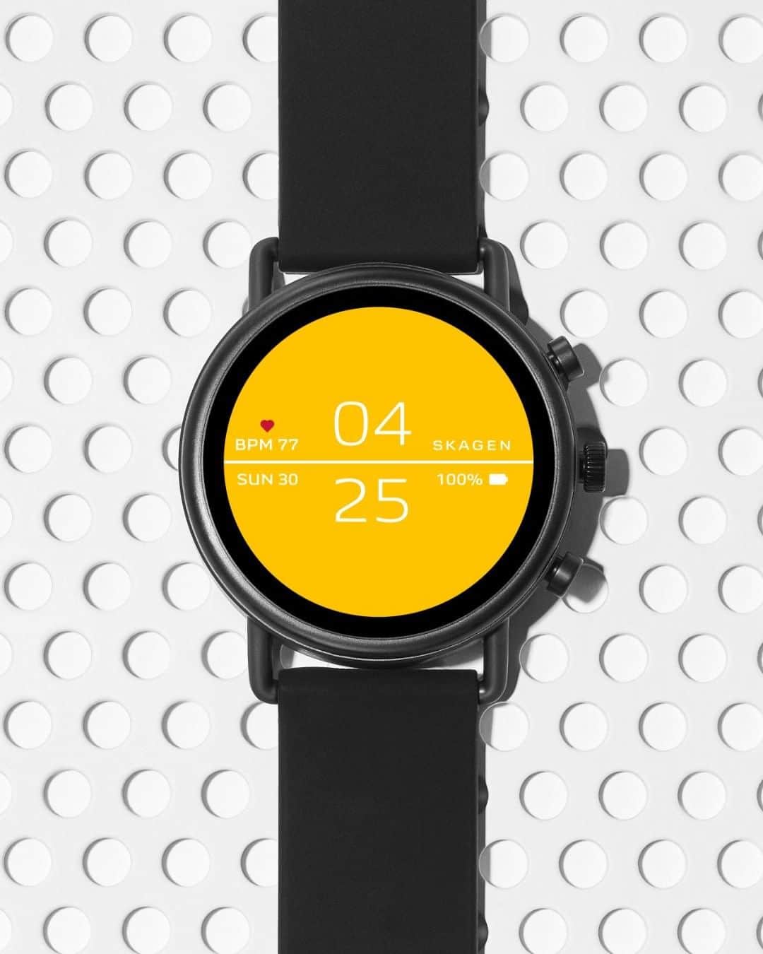 のインスタグラム：「Customize your dial to match any (colorful) outfit. #SKAGENsmartwatch #wearos . . . . . #smartwatches #wearos #instawatch #summerstyle」