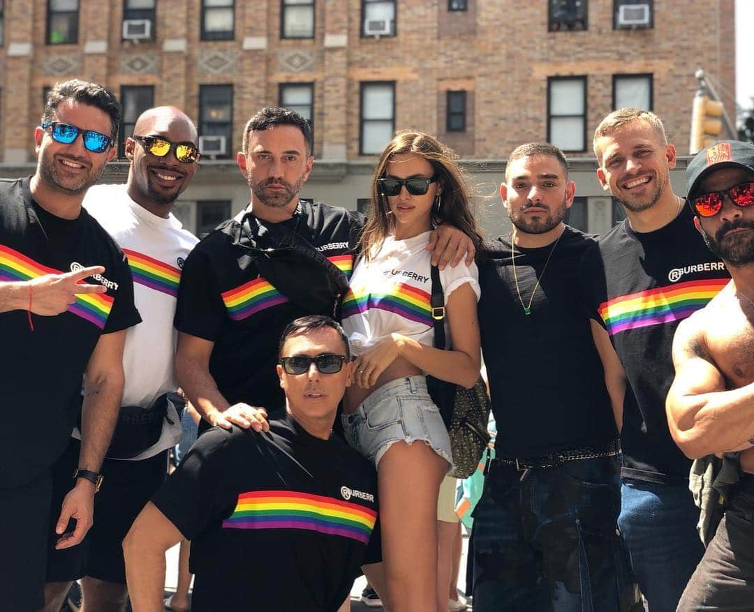 ルイージ&イアンゴさんのインスタグラム写真 - (ルイージ&イアンゴInstagram)「Happy Pride with the best crew  Love you all so much ♥️ @irinashayk @riccardotisci17 @alikavoussi @michaelangelnyc @negrobello00 @mr_jaradeh @luigimurenu @luigiandiango」7月1日 6時36分 - luigiandiango