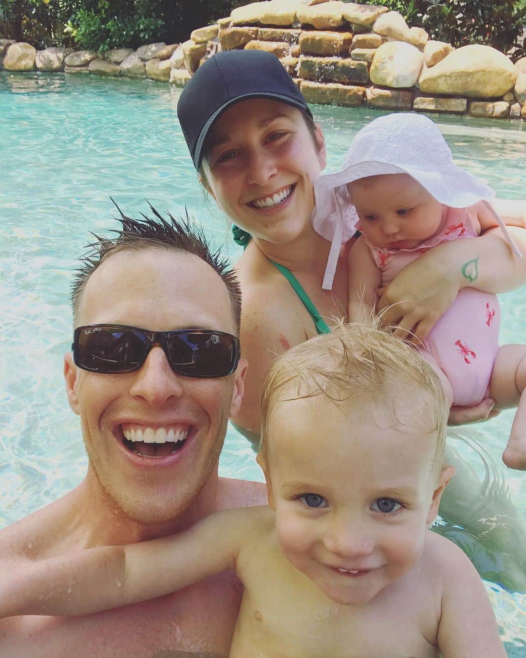 カーリー・パターソンのインスタグラム：「Family time☀️💦🧡」