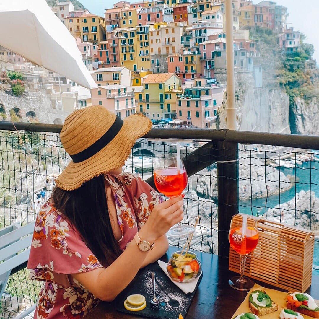 Henry London Official page of Britishさんのインスタグラム写真 - (Henry London Official page of BritishInstagram)「Cheers to the weekend! 🥂 The lovely @salimamutchadze wears our petite Regency in nude pink suede. . . ⠀⠀⠀⠀⠀⠀⠀⠀⠀ . . . #henrylondon #henrywatches #womenswatches #womensfashion #london #britishdesign #britishbrand #vintage #heritage #unisexstyle #share #rosegold #apperol #travelgoals #cheers #regency #suede #suedeaccessories #nudesuede」7月1日 7時01分 - henrywatches