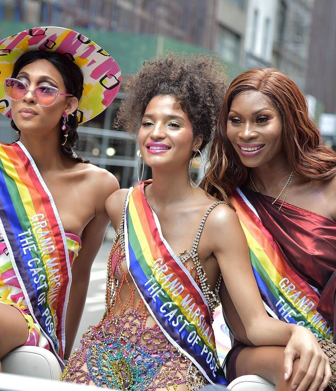 ELLE Magazineさんのインスタグラム写真 - (ELLE MagazineInstagram)「Scenes from today’s historic #WorldPride march in New York City. Happy #pride! ❤️🧡💛💚💙💜」7月1日 7時01分 - elleusa