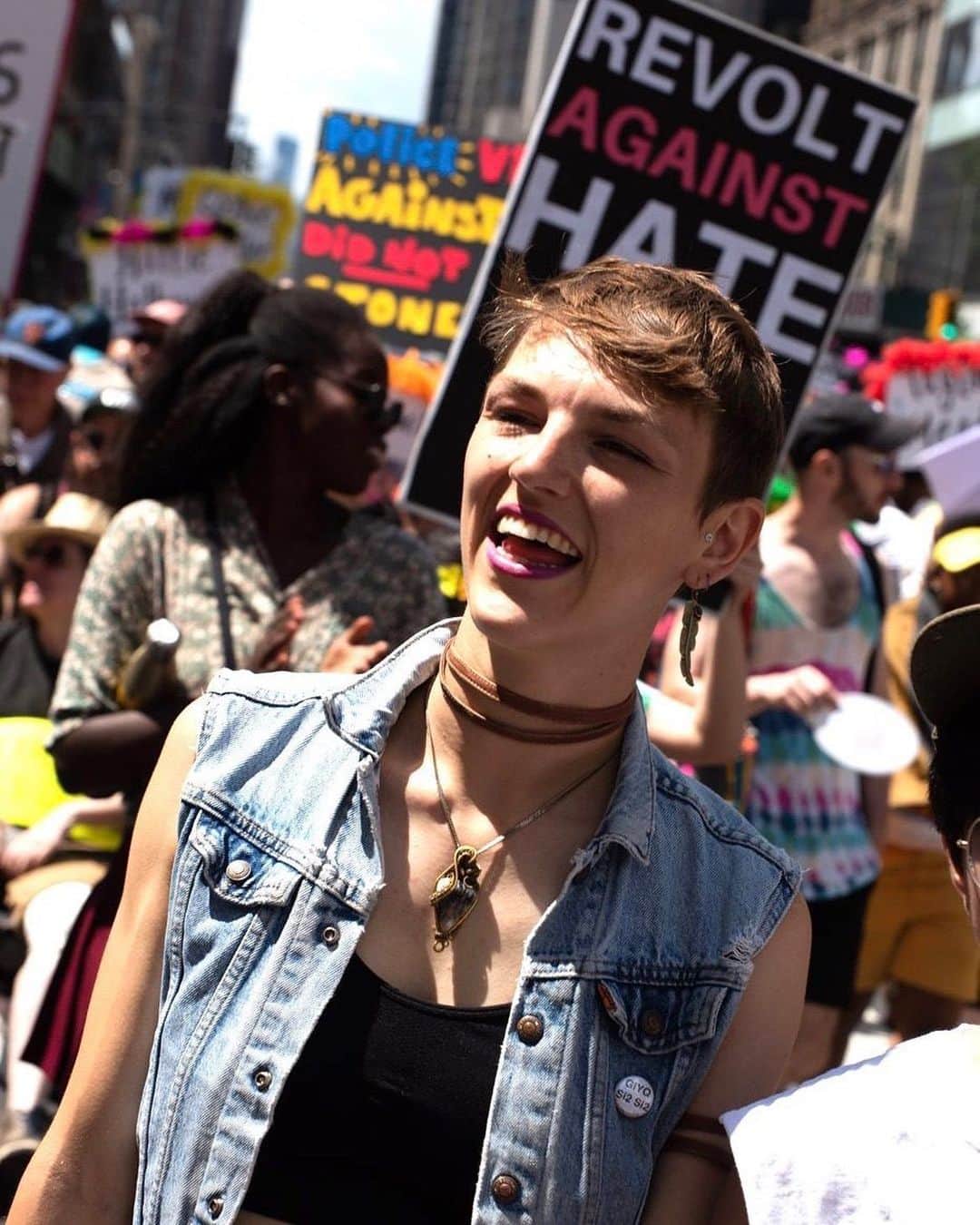 Vogue Runwayさんのインスタグラム写真 - (Vogue RunwayInstagram)「Celebrating #Pride at today’s Queer Liberation March in New York City. Photographed by @ryanmcginleystudios」7月1日 7時12分 - voguerunway
