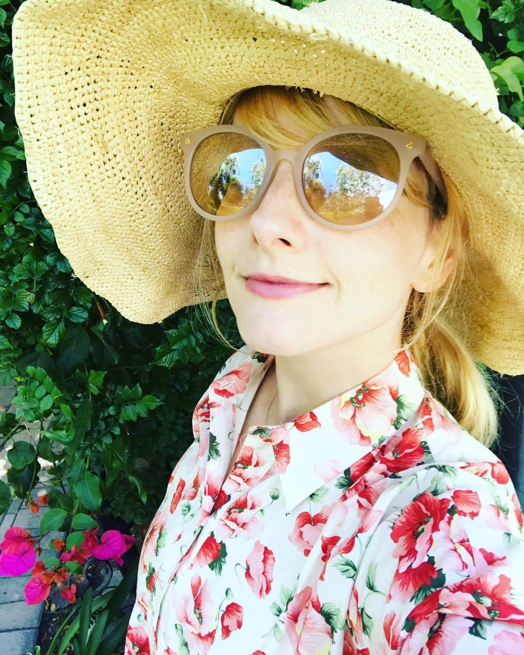 メリッサ・ラウシュのインスタグラム：「🌸🌸🌸🌸」