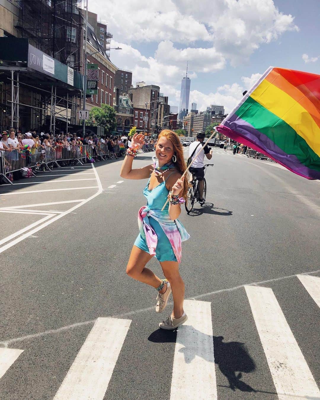 ダニジョーのインスタグラム：「PARADING AROUND TOWN 🏳️‍🌈❤️✨ Happy #PRIDE to everyone 🌈#nycpride2019」
