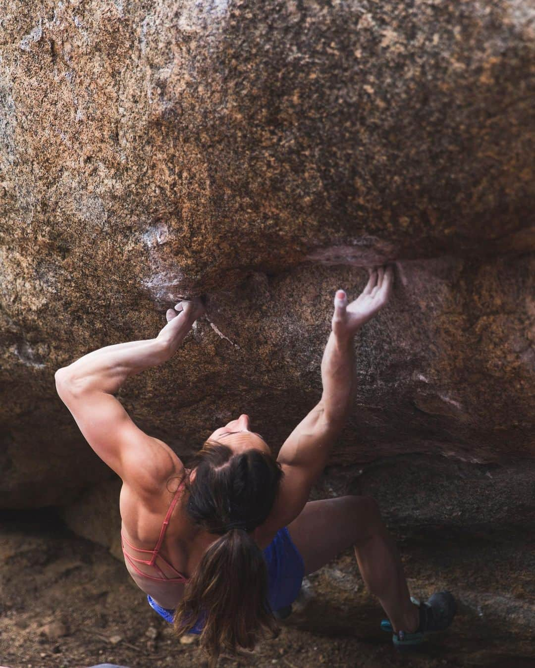 アレックス・パッチシオさんのインスタグラム写真 - (アレックス・パッチシオInstagram)「What a HOT, BUT productive day climbing yesterday!  @fausey and @tchadx showed us this really cool new boulder near their place.... it definitely didn’t disappoint! 😄 I was able to tick off: -Chimichanga Classic V12/ 8A+ -Chimichanga V13/ 8B -Dia-a-bolical Stand V11/ 8A -Chimichanga Stand V9/ 7C All in a days work. AND got to see @fausey take down Jeremiah Low 8B! 💪🏻 Skin is more than sore today, but psyched to get back out somewhere tomorrow!!! 😁  Thank you for your the fun hang vibes @fausey , @tchadx @bearcam @nicholasduttle and @daisukeichimiya ! Let’s do it again!!! Photo by: @bearcam  @scarpana @petzl_official @frictionlabs  #goodtimes #girlpower #bouldering #climbing #hothothot #muscles #sunsoutgunsout #tryhard #tired #uhamikakuto」7月1日 7時33分 - alex_puccio89