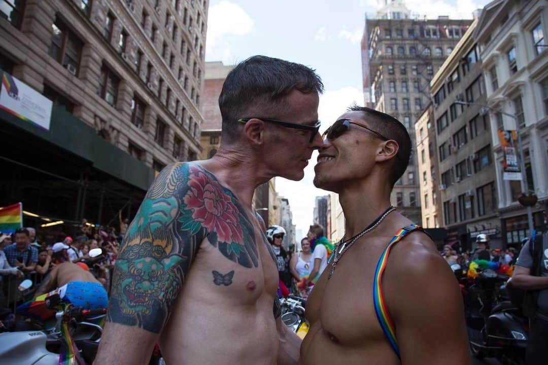 Q. Sakamakiさんのインスタグラム写真 - (Q. SakamakiInstagram)「NYC’s LGTB Pride Parade, as the city marks 50 anniversary of the Stonewall riot or resistance. #nycpride #50stonewall #pride #lgbt」7月1日 8時25分 - qsakamaki