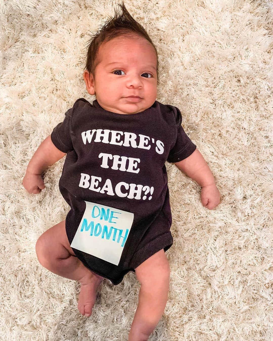 ニコール・ ポリッツィのインスタグラム：「ONE MONTH TODAY 👊🏽 Where’s the beach , bruh?」
