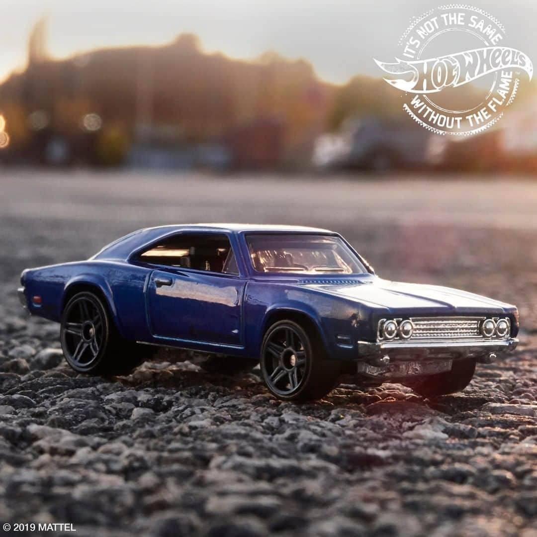 Hot Wheelsさんのインスタグラム写真 - (Hot WheelsInstagram)「The ‘69 Dodge Charger 500 Hot Wheels from the ROD SQUADTM mini-collection looks epic in the sunset 🌇. #HotWheels #Dodge」7月1日 8時24分 - hotwheelsofficial