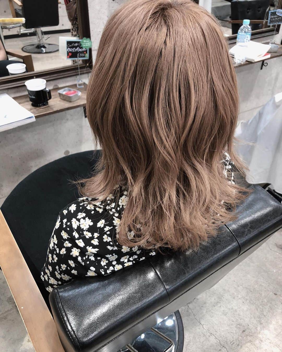 山崎桃子さんのインスタグラム写真 - (山崎桃子Instagram)「NEW HAIR 💇🏼‍♀️ 町田駅近くにある 『dot.plus』 担当は吉岡くん @y_sty1e  いつも神的な髪色にしてくれる！ まじオススメです👍💓 #haircolor  #haircut  #dotplus  #tokyo」7月1日 8時40分 - momochan0910