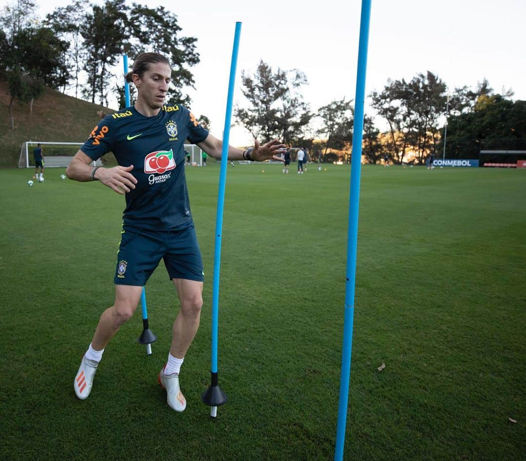 フィリペ・ルイスさんのインスタグラム写真 - (フィリペ・ルイスInstagram)「Vamos vamos vamooos 🇧🇷 💚💛 📸 @lucasfigfoto」7月1日 8時41分 - filipeluis